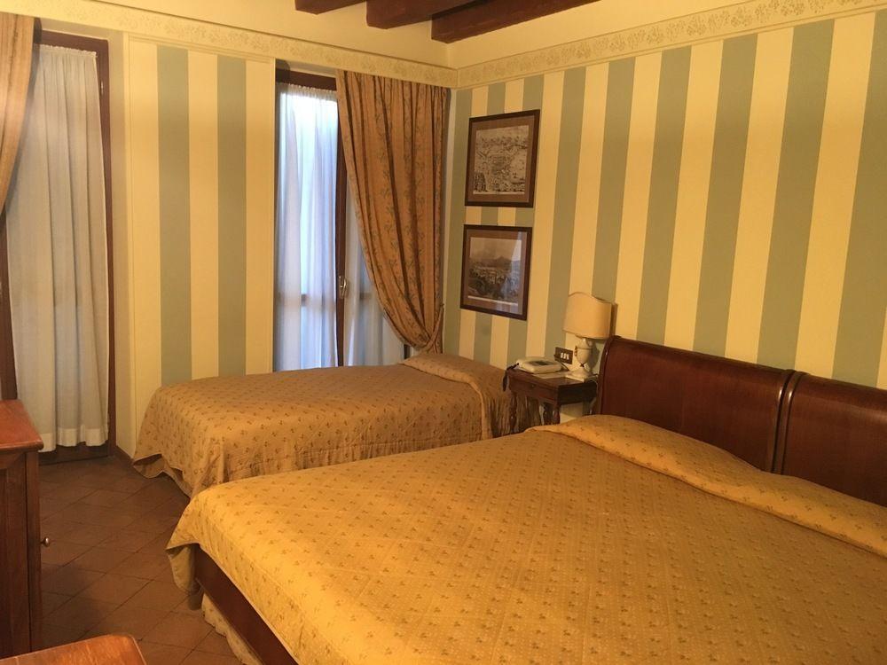 Albergo Le Due Corti Como Kültér fotó